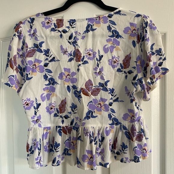 Tilly’s Ivy and Main - purple and white floral tie blouse - Size M - Picture 2 of 4